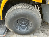 Kubota trekker met veeg- en zuiginstallatie - afbeelding 38 van  49