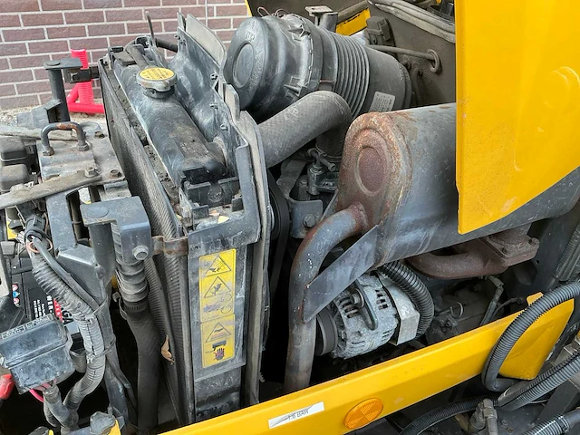 Kubota trekker met veeg- en zuiginstallatie - afbeelding 40 van  49