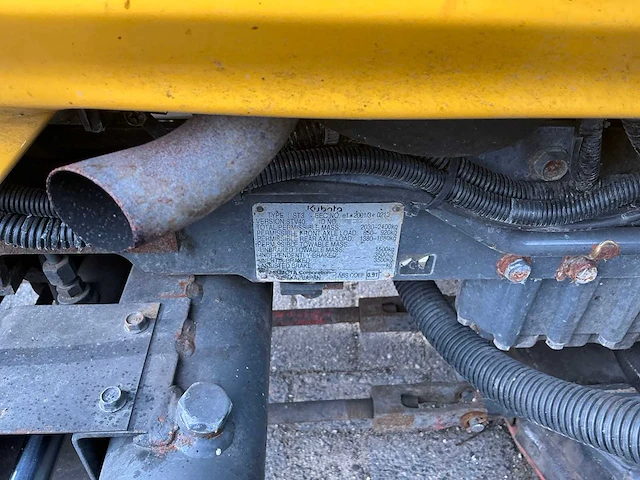 Kubota trekker met veeg- en zuiginstallatie - afbeelding 43 van  49