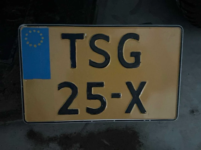 Kubota trekker met veeg- en zuiginstallatie - afbeelding 44 van  49