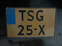 Kubota trekker met veeg- en zuiginstallatie - afbeelding 44 van  49