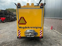 Kubota trekker met veeg- en zuiginstallatie - afbeelding 34 van  49