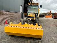 Kubota trekker met veeg- en zuiginstallatie - afbeelding 47 van  49