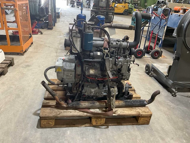 Kubota v2203-di-es06 dieselmotor - afbeelding 1 van  7