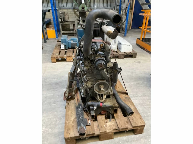Kubota v2203-di-es06 dieselmotor - afbeelding 3 van  7