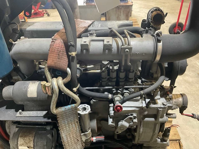 Kubota v2203-di-es06 dieselmotor - afbeelding 4 van  7