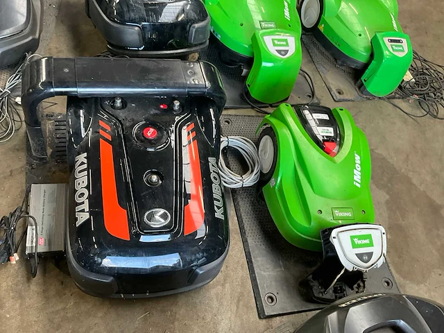 Kubota/viking/husqvarna robotmaaier (12x) - afbeelding 8 van  9