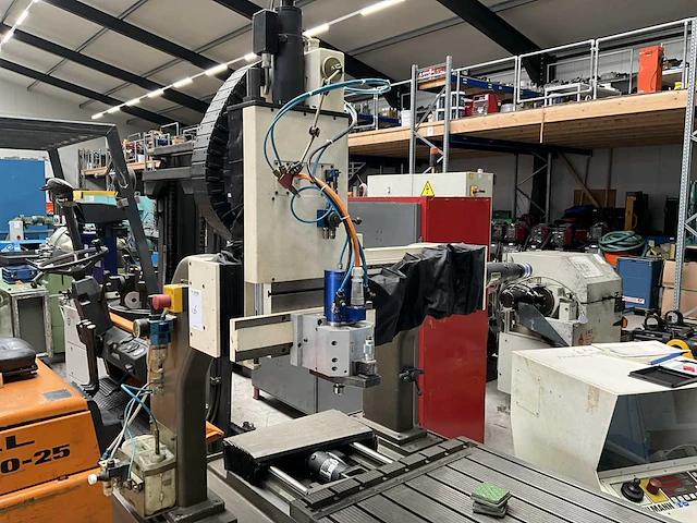 Kuhlmann p25e cnc graveermachine - afbeelding 2 van  19