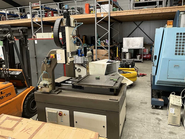 Kuhlmann p25e cnc graveermachine - afbeelding 12 van  19