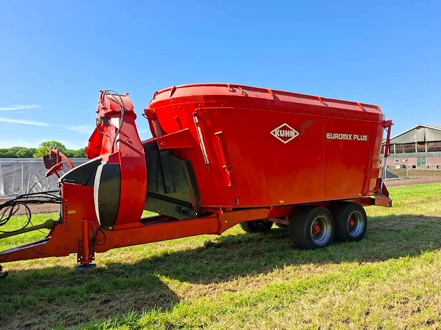 Kuhn - 2008 - euromix plus 2370 - voermengwagen met stroblazer - afbeelding 1 van  16