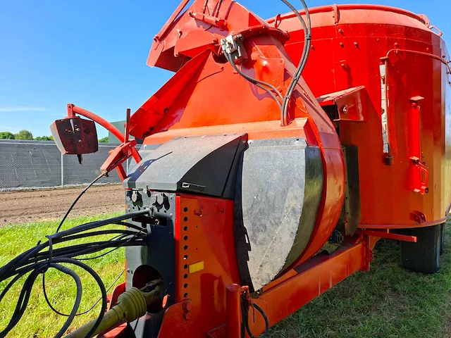 Kuhn - 2008 - euromix plus 2370 - voermengwagen met stroblazer - afbeelding 12 van  16