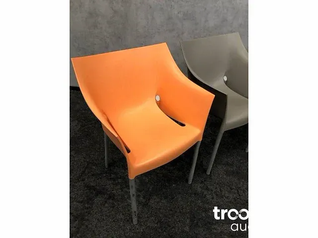 Kuipstoel - philippe starck - afbeelding 6 van  12