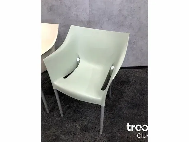 Kuipstoel - philippe starck - afbeelding 9 van  12