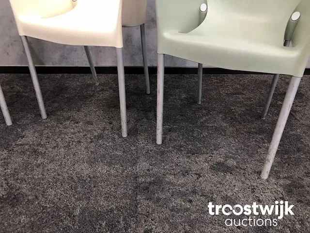 Kuipstoel - philippe starck - afbeelding 11 van  12