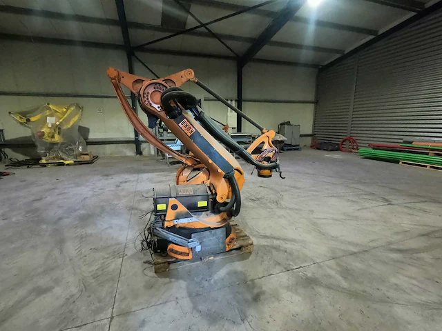 Kuka - 2001 - kr180pa - industriële handlingrobot - afbeelding 3 van  5