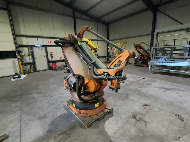 Kuka - 2001 - kr180pa - industriële palletiseerrobot - afbeelding 1 van  7