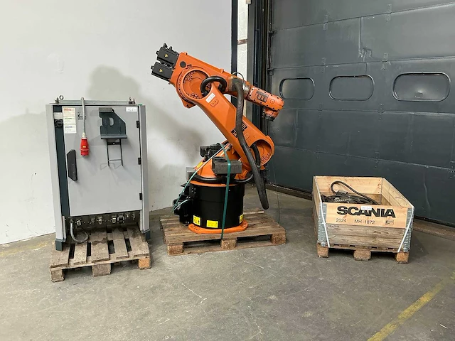Kuka - 2006 - kr 30 ha - uitnamerobot - afbeelding 1 van  12