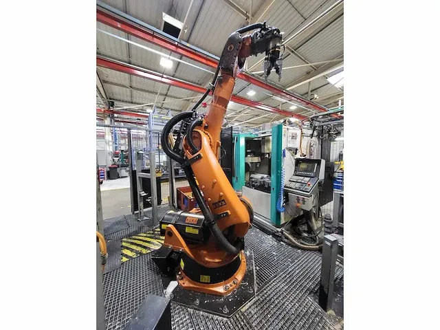 Kuka - kr 140 l120 - uitnamerobot - 2007 - afbeelding 1 van  7