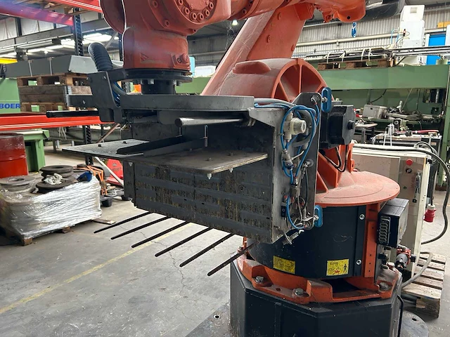 Kuka - kr 150l150sp/2 - uitnamerobot - 2001 - afbeelding 11 van  15