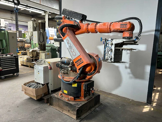 Kuka - kr 150l150sp/2 - uitnamerobot - 2001 - afbeelding 7 van  14