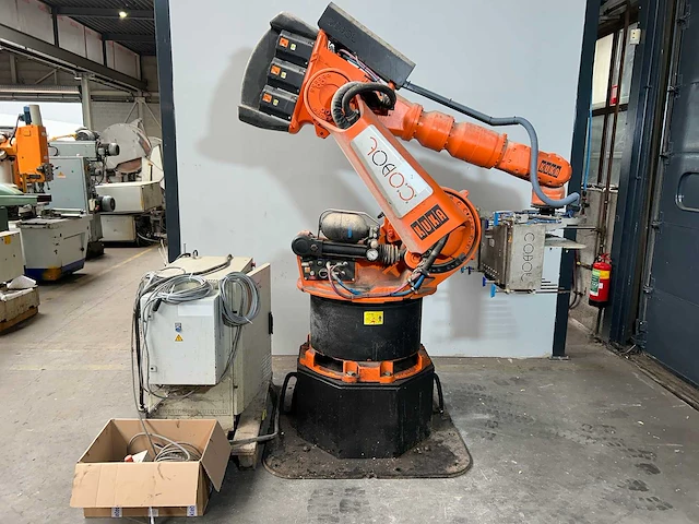 Kuka - kr 150l150sp/2 - uitnamerobot - 2001 - afbeelding 1 van  15