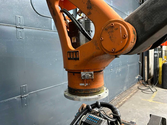 Kuka - (v)kr c2 - uitnamerobot - 2003 - afbeelding 6 van  16