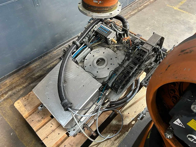 Kuka - (v)kr c2 - uitnamerobot - 2003 - afbeelding 7 van  16