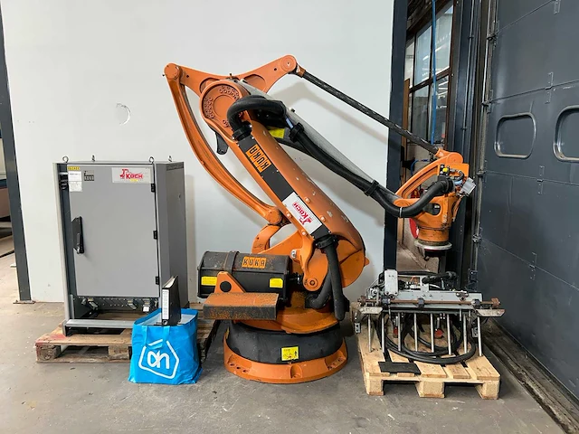 Kuka - (v)kr c2 - uitnamerobot - 2003 - afbeelding 1 van  16
