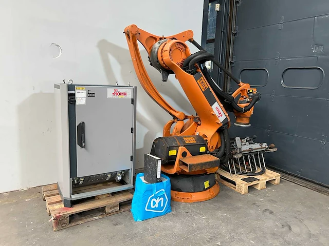 Kuka - (v)kr c2 - uitnamerobot - 2003 - afbeelding 9 van  16