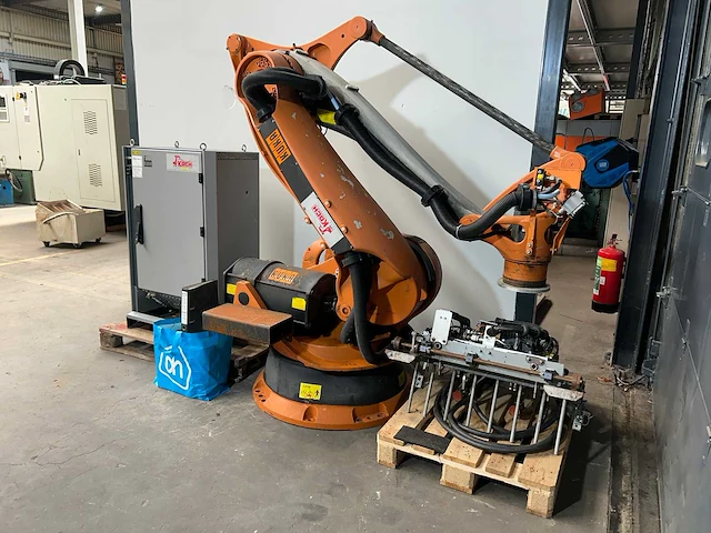 Kuka - (v)kr c2 - uitnamerobot - 2003 - afbeelding 10 van  16