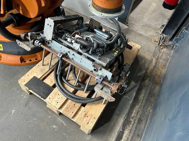 Kuka - (v)kr c2 - uitnamerobot - 2003 - afbeelding 11 van  16