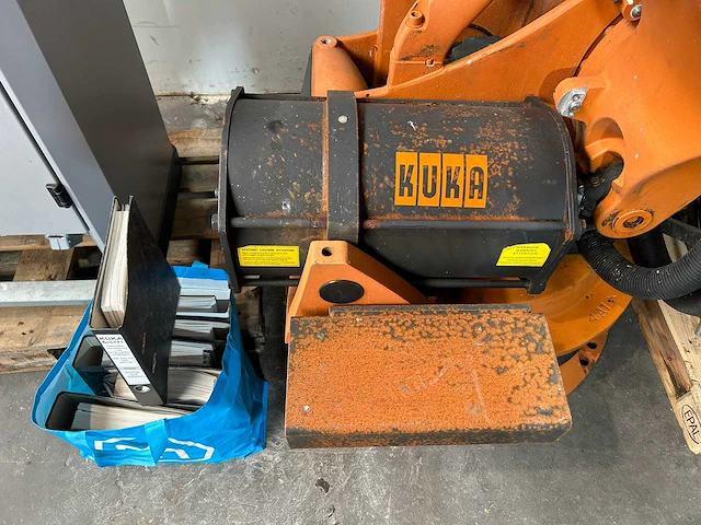 Kuka - (v)kr c2 - uitnamerobot - 2003 - afbeelding 13 van  16