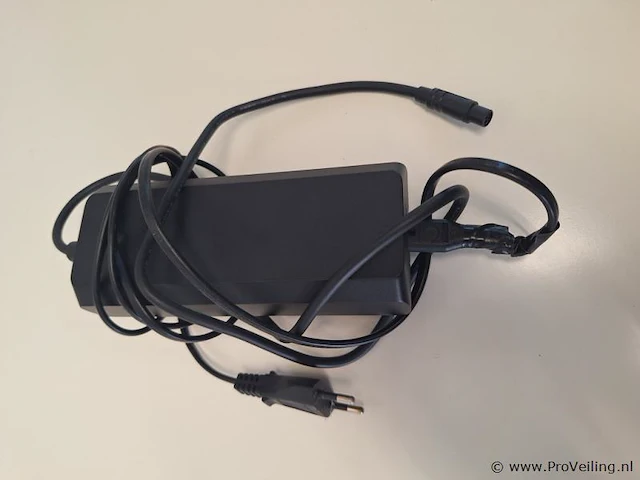 Kunshan st electronics co. stc-8137lc li-ion acculader - afbeelding 1 van  4