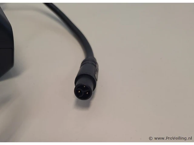 Kunshan st electronics co. stc-8137lc li-ion acculader - afbeelding 2 van  4