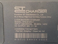 Kunshan st electronics co. stc-8137lc li-ion acculader - afbeelding 4 van  4