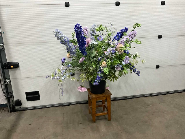 Kunstbloemen in pot - afbeelding 1 van  6