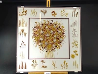 Kunstig van droogbloemen gemaakt kunstwerk - afbeelding 1 van  5