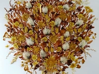 Kunstig van droogbloemen gemaakt kunstwerk - afbeelding 3 van  5