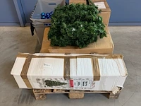 Kunstkerstboom en diverse kerstdecoratie - afbeelding 1 van  6