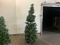Kunstkerstboom met verlichting (2x) - afbeelding 2 van  7