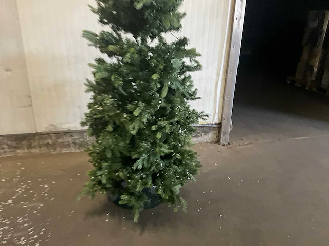 Kunstkerstboom met verlichting (2x) - afbeelding 3 van  7