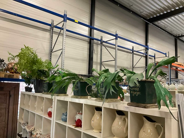 Kunstlanten met pot (8x) - afbeelding 1 van  4