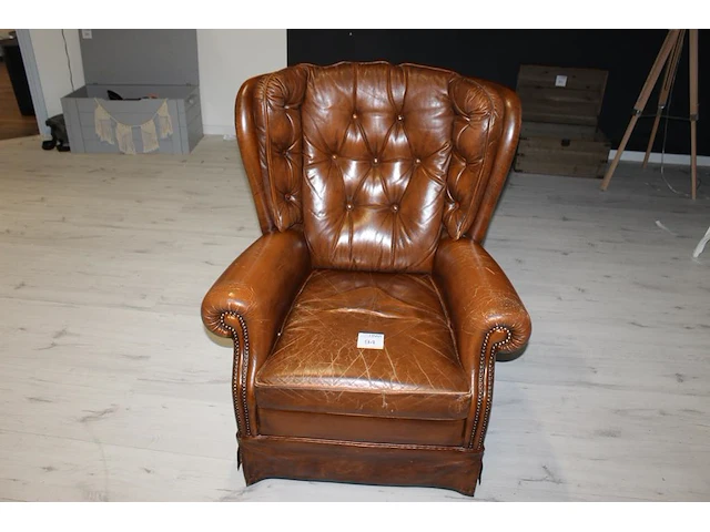 Kunstlederen chesterfield fauteuil 85 x 90 x 103 cm. - afbeelding 1 van  3