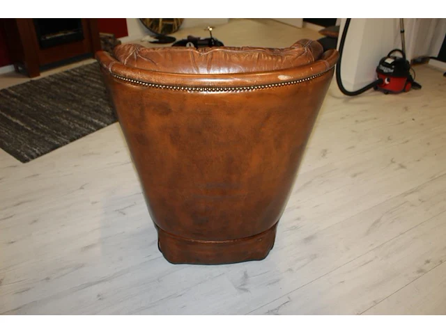 Kunstlederen chesterfield fauteuil 85 x 90 x 103 cm. - afbeelding 3 van  3