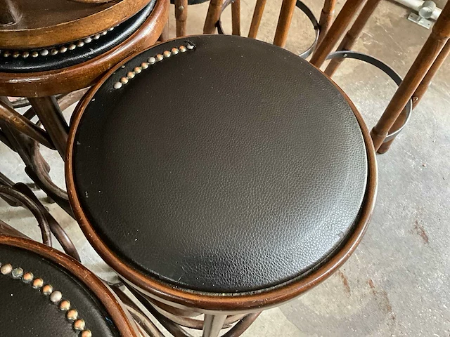 Kunstlederen thonet barkrukken (12x) - afbeelding 6 van  7