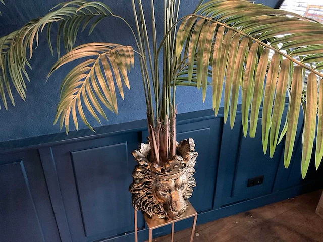 Kunstpalm in leeuwenpot - afbeelding 4 van  10