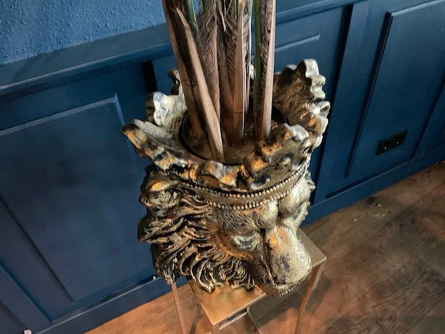 Kunstpalm in leeuwenpot - afbeelding 5 van  10
