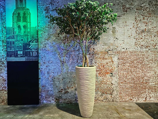 Kunstplant in designvaas - afbeelding 1 van  6