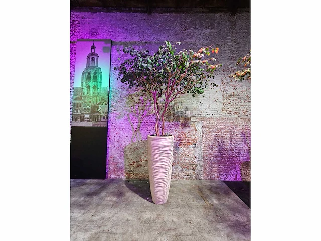 Kunstplant in designvaas - afbeelding 2 van  5