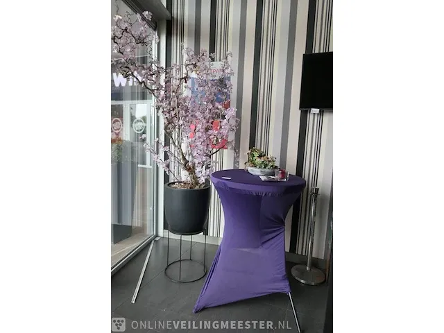 Kunstplant in pot met statafel - afbeelding 1 van  7
